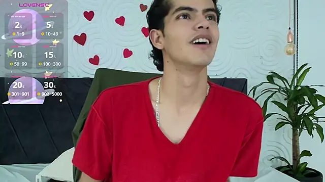 Maximoherrera 16 online show from May 4, 2026, 1:07 pm