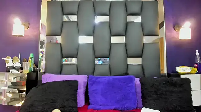 EMYCLARK01 online show from March 18, 2025, 12:16 am