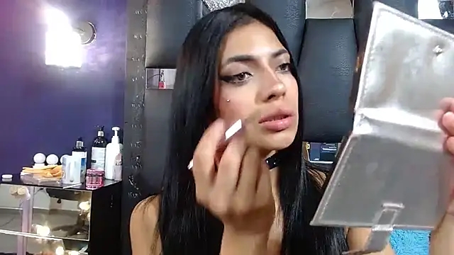 EMYCLARK01 online show from December 19, 2025, 7:32 pm