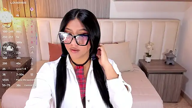 Snapshot of Nicoll_Evans_ chatting on October 17, 2025, 1:14 pm Nicoll Evans online show from October 17, 2025, 1:14 pm