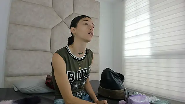 Vaiolett Smith online show from September 27, 2025, 1:27 pm