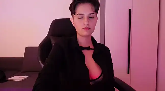 Snapshot of DomAres chatting on February 28, 2025, 7:56 pm DomAres online show from February 28, 2025, 7:56 pm