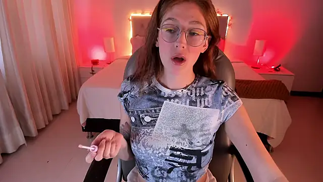 Emily Warren  online show from October 3, 2025, 9:56 pm