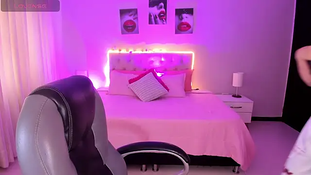 Emily Warren  online show from January 7, 2026, 7:38 pm