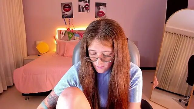 Emily Warren  online show from July 9, 2026, 8:46 pm