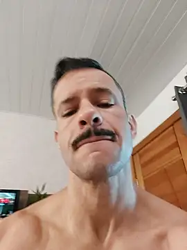 juniortche1313 online show from December 2, 2025, 2:01 pm