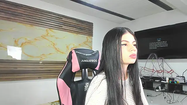 Cloe roouse online show from December 4, 2025, 9:12 pm