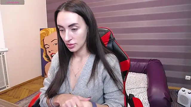 JenniferStone online show from November 14, 2025, 8:57 am