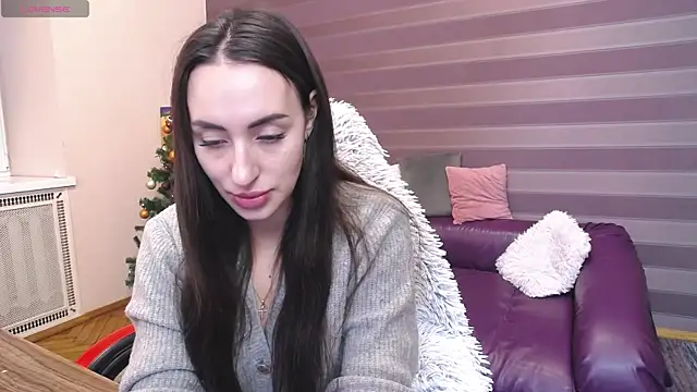 JenniferStone online show from December 22, 2025, 8:11 am