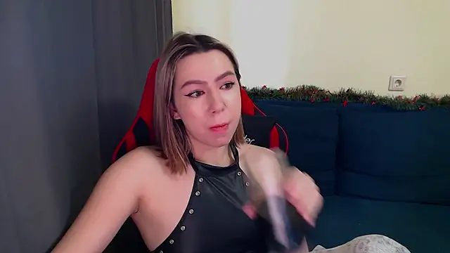 meganluss online show from December 5, 2025, 5:49 am