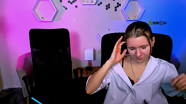 Snapshot of doll_vey chatting on November 20, 2025, 9:25 pm doll vey online show from November 20, 2025, 9:25 pm