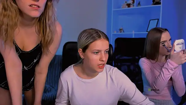 Snapshot of doll_vey chatting on November 23, 2025, 9:25 pm doll vey online show from November 23, 2025, 9:25 pm