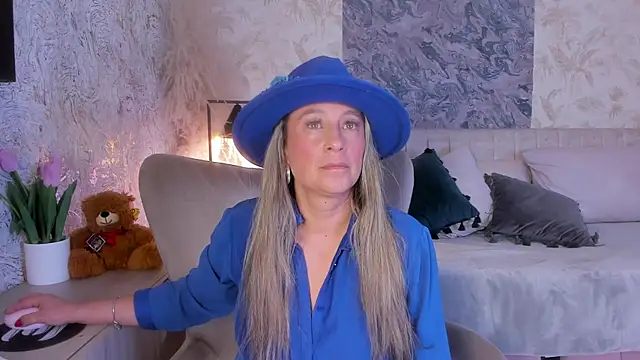 Liannaa  online show from November 5, 2025, 7:36 pm