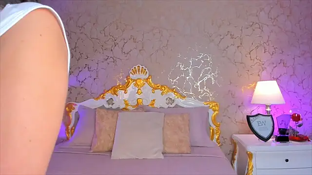 ScarlettWallace online show from October 31, 2025, 9:16 pm