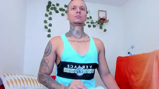 Snapshot of damian_c12 chatting on March 14, 2025, 11:43 pm damian c12 online show from March 14, 2025, 11:43 pm