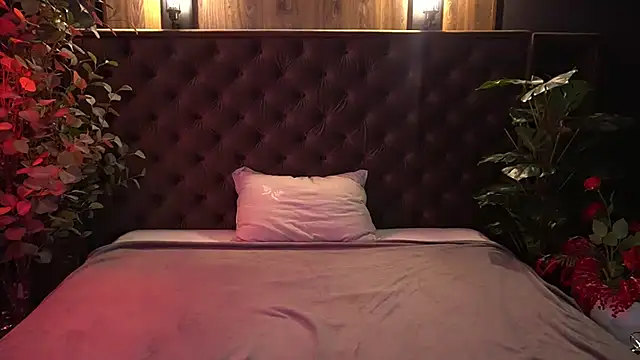 WildKittenX  online show from April 21, 2026, 5:47 am