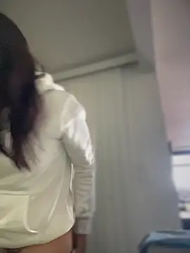 Mila LS online show from December 15, 2025, 1:04 pm