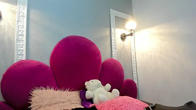 Bonniie 22 online show from February 9, 2026, 8:13 pm