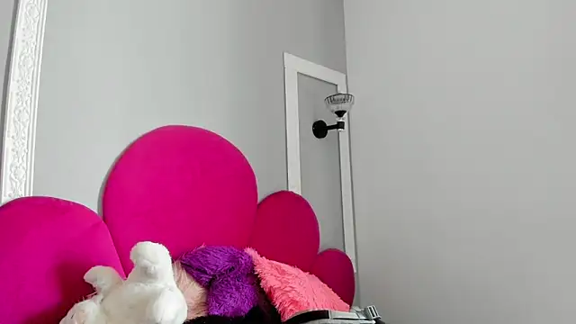 Bonniie 22 online show from February 12, 2026, 7:53 pm