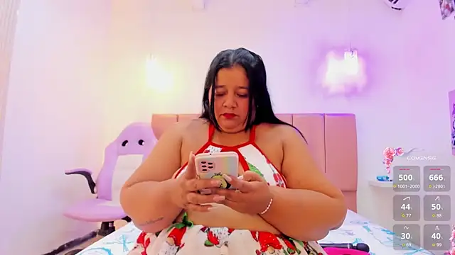 LunaaSweett online show from December 5, 2025, 8:38 pm