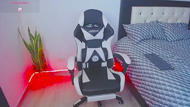 Snapshot of CarolinneFiotti chatting on October 30, 2025, 3:02 pm CarolinneFiotti online show from October 30, 2025, 3:02 pm