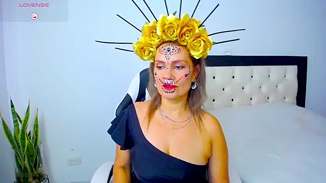 Snapshot of CarolinneFiotti chatting on October 31, 2025, 4:41 pm CarolinneFiotti online show from October 31, 2025, 4:41 pm