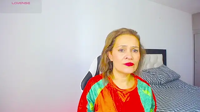 Snapshot of CarolinneFiotti chatting on November 1, 2025, 1:13 pm CarolinneFiotti online show from November 1, 2025, 1:13 pm