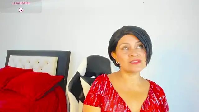 Snapshot of CarolinneFiotti chatting on January 8, 2026, 4:53 pm CarolinneFiotti online show from January 8, 2026, 4:53 pm