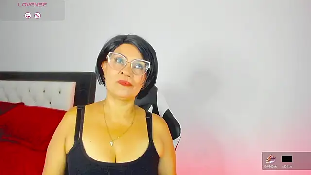 Snapshot of CarolinneFiotti chatting on January 11, 2026, 7:19 pm CarolinneFiotti online show from January 11, 2026, 7:19 pm