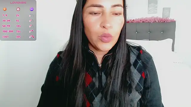 luna lgomez  online show from January 16, 2026, 1:15 pm