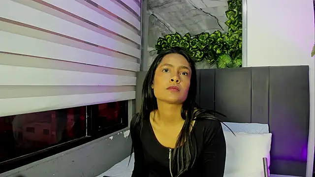 Fernanda liie  online show from October 8, 2025, 12:25 pm