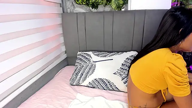 Fernanda liie  online show from December 21, 2025, 1:07 pm