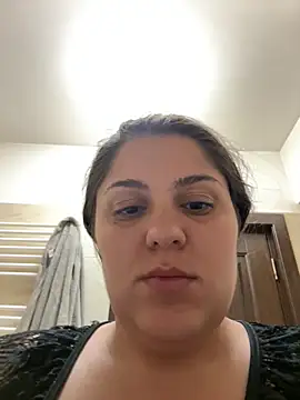 Layla- online show from October 6, 2025, 9:56 pm