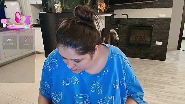 Layla- online show from March 4, 2026, 12:11 pm