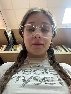 Snapshot of melicious_ chatting on February 18, 2026, 6:42 am melicious online show from February 18, 2026, 6:42 am