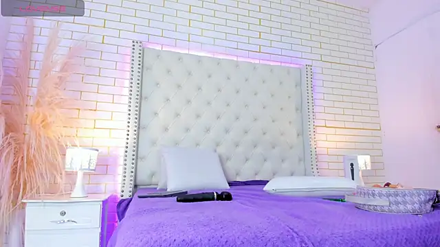 Emilly wilson  online show from December 3, 2025, 11:30 am