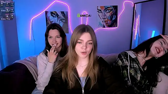 Snapshot of helli_belli chatting on February 2, 2026, 8:18 pm helli belli online show from February 2, 2026, 8:18 pm