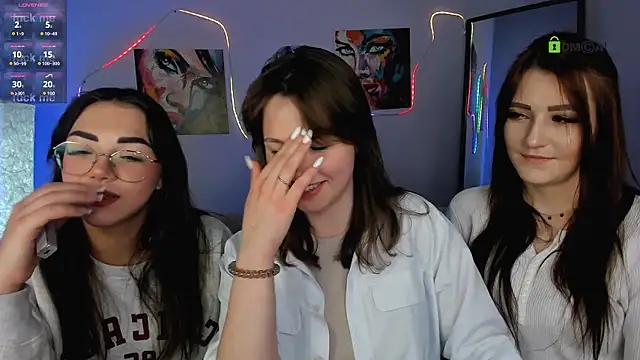 Snapshot of helli_belli chatting on February 7, 2026, 8:23 pm helli belli online show from February 7, 2026, 8:23 pm