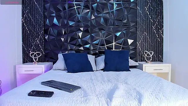 HileySweet online show from March 18, 2025, 2:15 pm