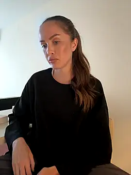 Snapshot of Beverly_Hilll chatting on September 19, 2025, 1:12 pm Beverly Hilll online show from September 19, 2025, 1:12 pm
