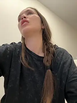 Beverly Hilll online show from November 22, 2025, 12:26 pm