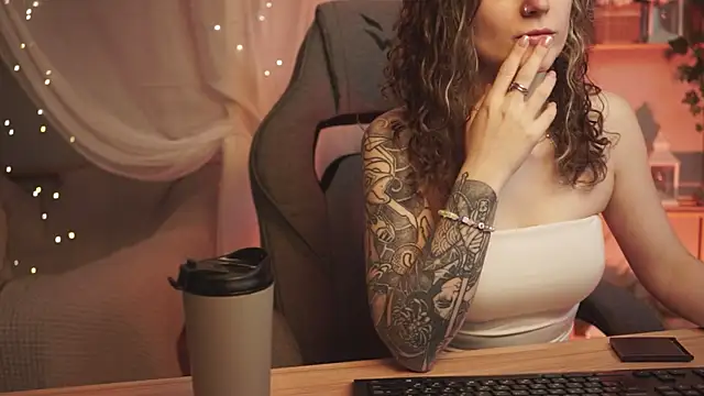 OliviaMcClean online show from October 30, 2025, 11:22 am