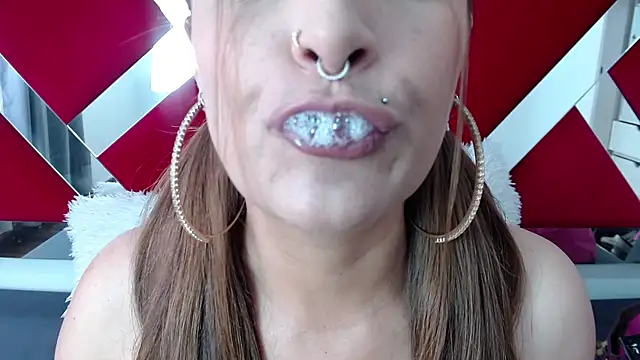 nicollewayne10 online show from October 7, 2025, 6:27 pm