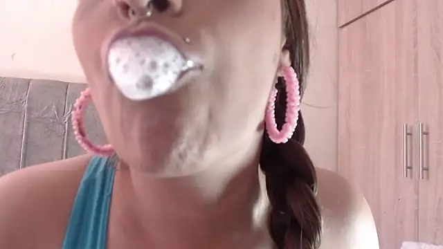 nicollewayne10 online show from April 24, 2026, 8:55 pm