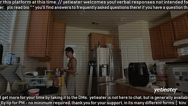 Snapshot of yetieater chatting on July 16, 2026, 3:29 pm yetieater online show from July 16, 2026, 3:29 pm
