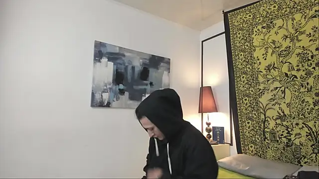 Aria and orien online show from November 27, 2025, 11:12 am