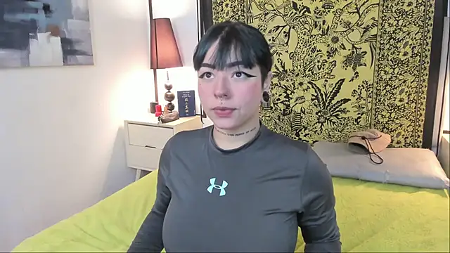 Aria and orien online show from November 28, 2025, 11:24 am