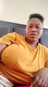 Snapshot of JuicyMilkyTizzy chatting on March 15, 2025, 2:55 pm JuicyMilkyTizzy online show from March 15, 2025, 2:55 pm