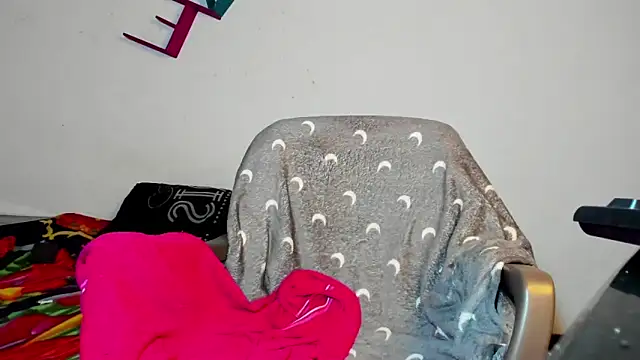 lady marianita  online show from November 13, 2025, 1:21 pm