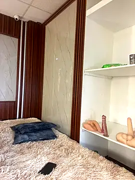 PinkyMoon online show from December 22, 2025, 5:37 am